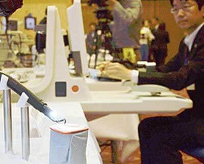 日本開發新型內窺鏡 帶機械臂會做手術
